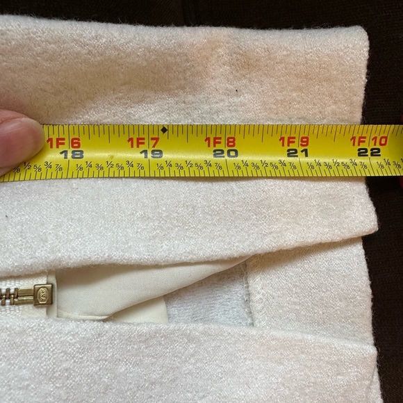 Banana Republic Cream Wool/Polyester Gold Zips Off & On Skirt Fully Lined Sz 4. - Picture 14 of 14